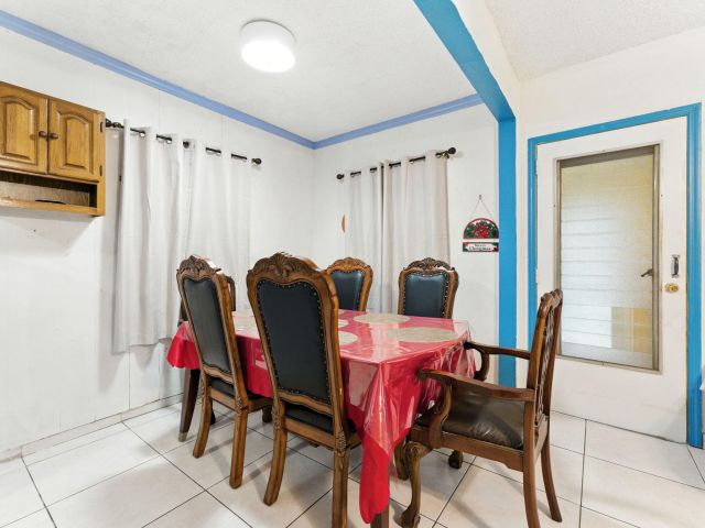 Продажа дома по адресу 17570 NE 19th Avenue - фото 6467543