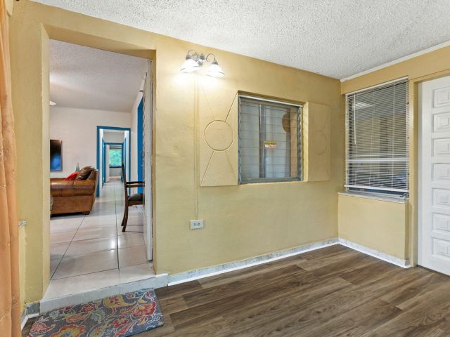 Продажа дома по адресу 17570 NE 19th Avenue - фото 6467545