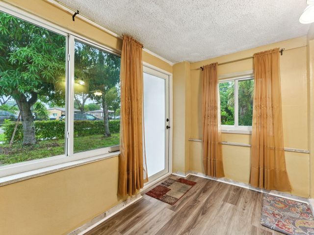 Продажа дома по адресу 17570 NE 19th Avenue - фото 6467546