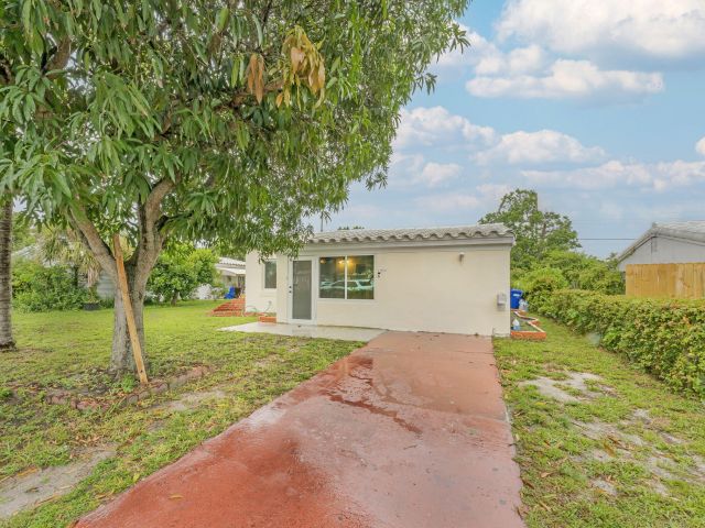 Продажа дома по адресу 17570 NE 19th Avenue - фото 6467547