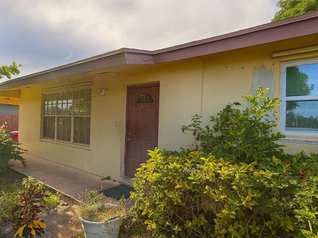 Дом в аренду по адресу 2533 Dolphin Drive - фото 6505535