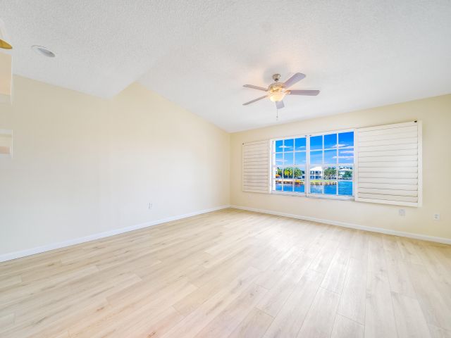 Дом в аренду по адресу 892 E Jeffery Street - фото 6535377