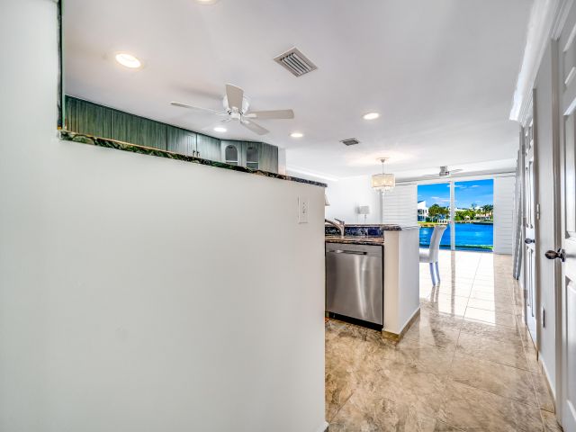 Дом в аренду по адресу 892 E Jeffery Street - фото 6535379