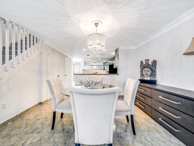 Дом в аренду по адресу 892 E Jeffery Street - фото 6535381