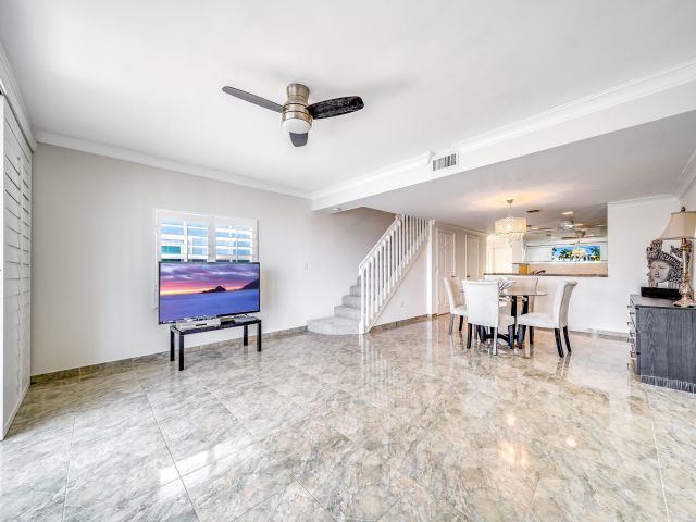 Дом в аренду по адресу 892 E Jeffery Street - фото 6535385