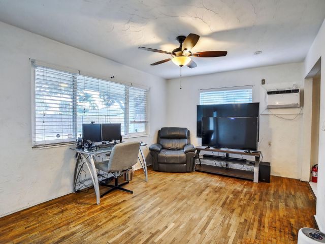 Продажа дома по адресу 6445 Charleston Street - фото 6546201