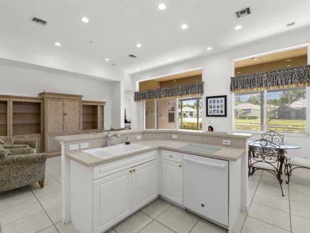 Продажа дома по адресу 10910 Grande Boulevard W - фото 6534164