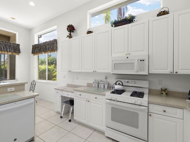 Продажа дома по адресу 10910 Grande Boulevard W - фото 6534165