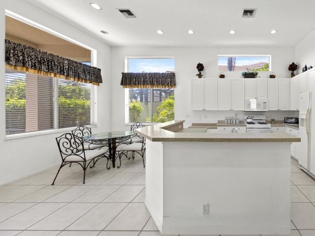 Продажа дома по адресу 10910 Grande Boulevard W - фото 6534166