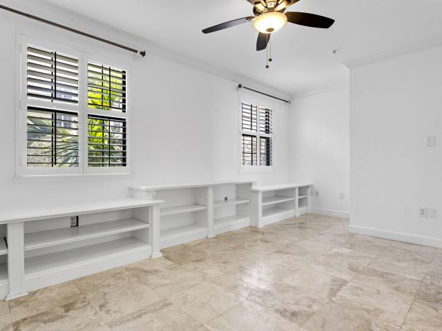 Дом в аренду по адресу 691 Hibiscus Street - фото 6506995