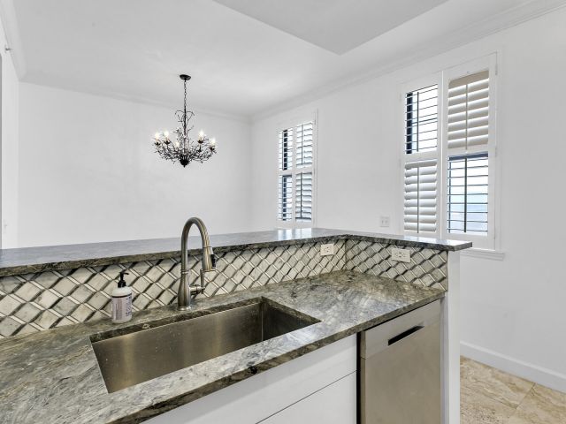 Дом в аренду по адресу 691 Hibiscus Street - фото 6506999