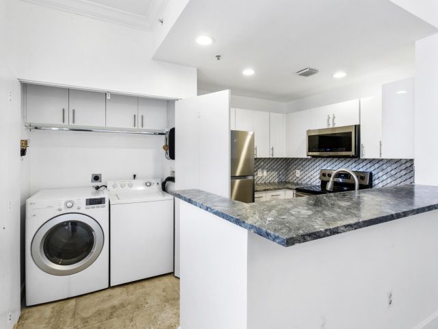 Дом в аренду по адресу 691 Hibiscus Street - фото 6507001