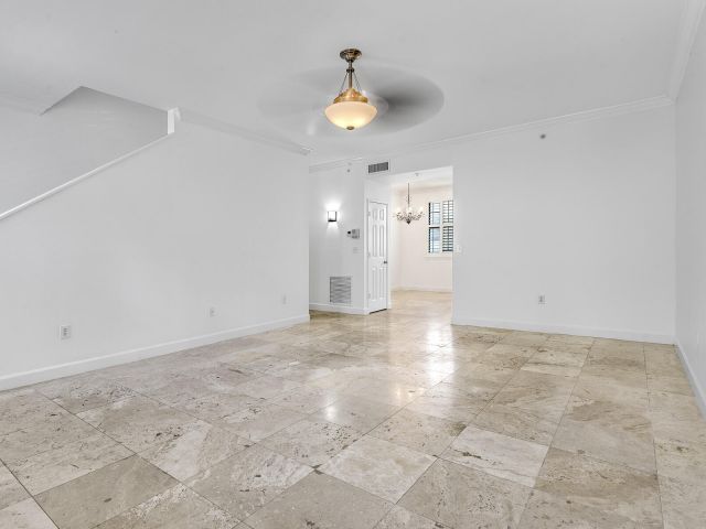 Дом в аренду по адресу 691 Hibiscus Street - фото 6507005