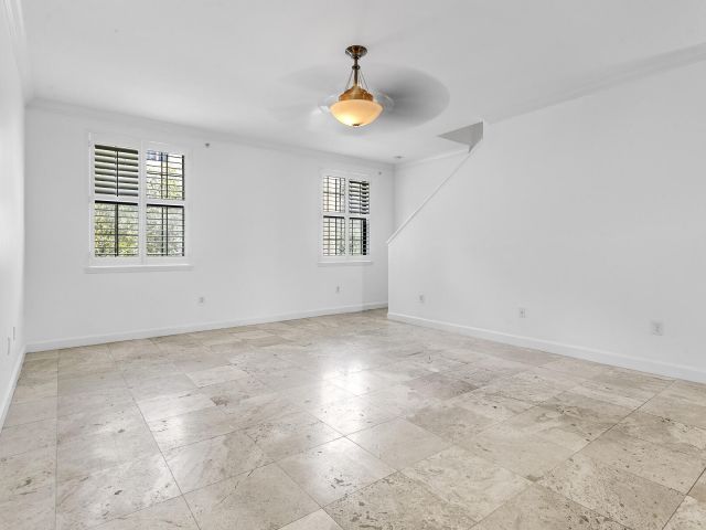 Дом в аренду по адресу 691 Hibiscus Street - фото 6507006