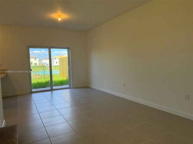 Дом в аренду по адресу 2794 SE 26th Ave 2794 - фото 7441690