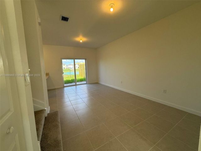 Дом в аренду по адресу 2794 SE 26th Ave 2794 - фото 7441691