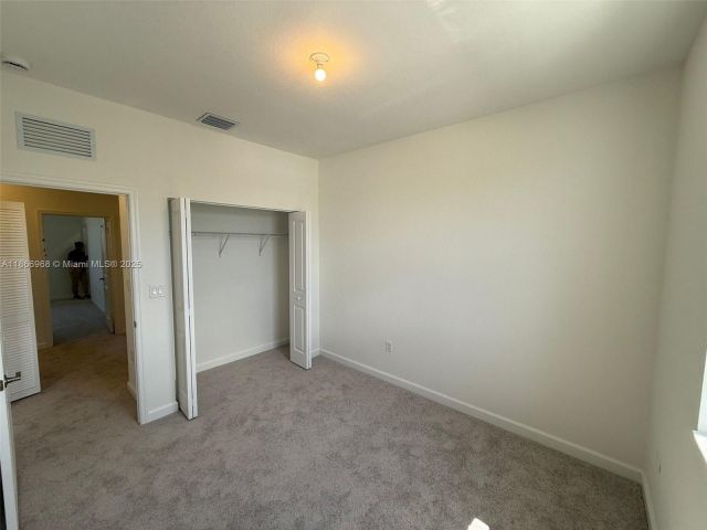 Дом в аренду по адресу 2794 SE 26th Ave 2794 - фото 7441698