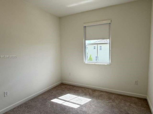 Дом в аренду по адресу 2794 SE 26th Ave 2794 - фото 7441699