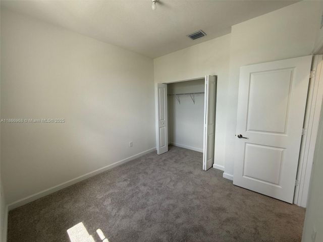 Дом в аренду по адресу 2794 SE 26th Ave 2794 - фото 7441700