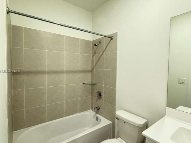 Дом в аренду по адресу 2794 SE 26th Ave 2794 - фото 7441702