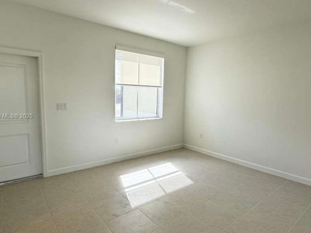 Дом в аренду по адресу 2794 SE 26th Ave 2794 - фото 7441703