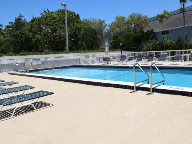 Дом в аренду по адресу 798 Crandon Blvd 44-B - фото 7452129