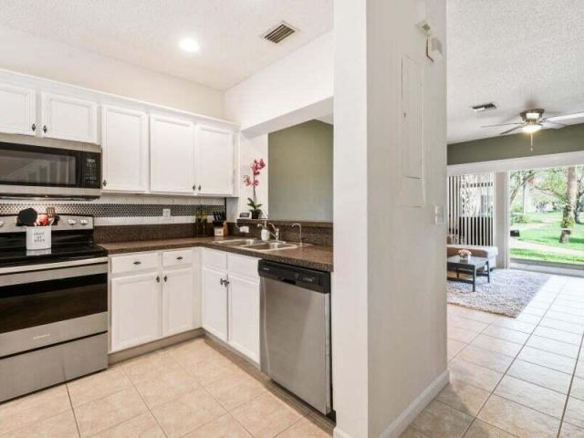 Дом в аренду по адресу 5032 Palmbrooke Circle - фото 6618451