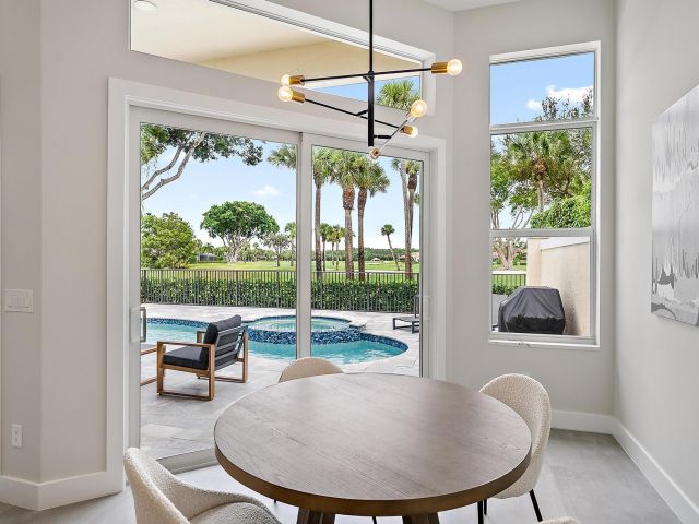 Продажа дома по адресу 8630 Falcon Green Drive - фото 6536100