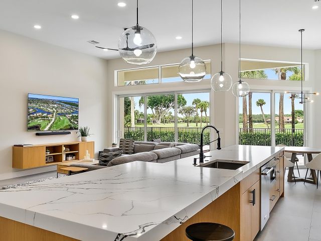 Продажа дома по адресу 8630 Falcon Green Drive - фото 6536101