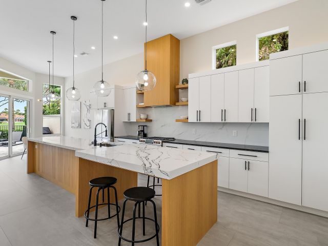 Продажа дома по адресу 8630 Falcon Green Drive - фото 6536104