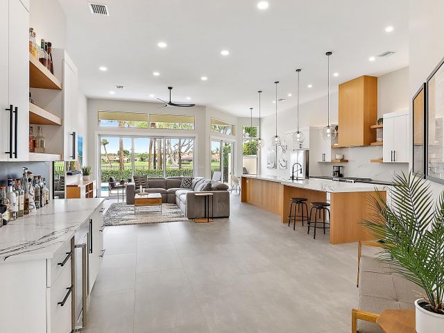 Продажа дома по адресу 8630 Falcon Green Drive - фото 6536105