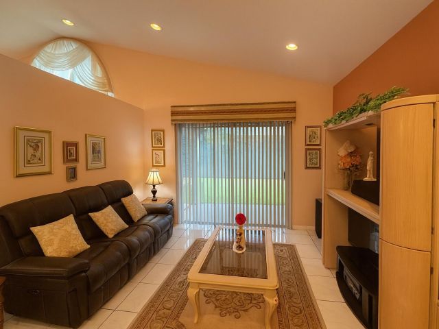 Продажа дома по адресу 182 SW 164th Avenue - фото 6491086