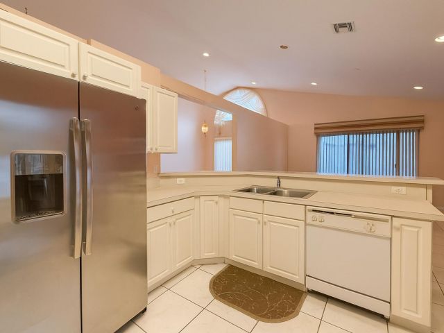 Продажа дома по адресу 182 SW 164th Avenue - фото 6491089