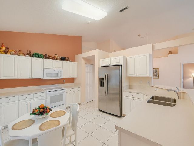 Продажа дома по адресу 182 SW 164th Avenue - фото 6491090