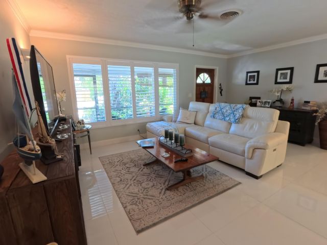 Продажа дома по адресу 1123 SE 2nd Terrace - фото 6476309