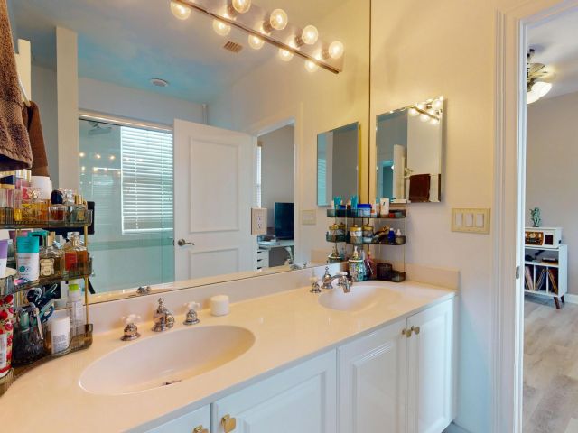 Дом в аренду по адресу 2355 NW 49th Lane - фото 6507651