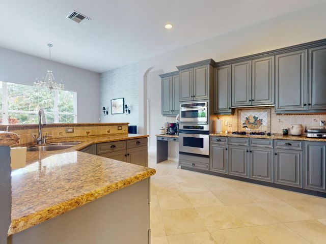 Дом в аренду по адресу 2355 NW 49th Lane - фото 6507661