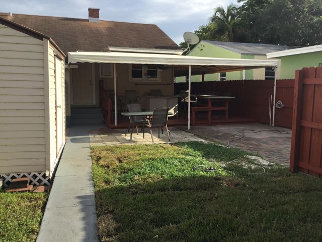 Продажа дома по адресу 1837 Buchanan Street Front And Back - фото 6504689