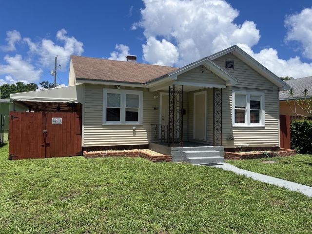 Продажа дома по адресу 1837 Buchanan Street Front And Back - фото 6504700