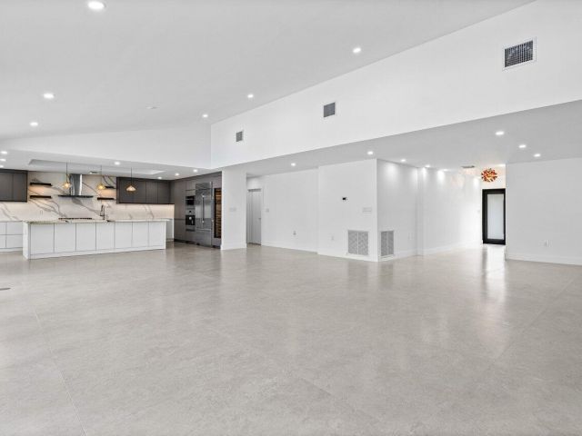 Продажа дома по адресу 16741 Rose Apple Drive - фото 6619991