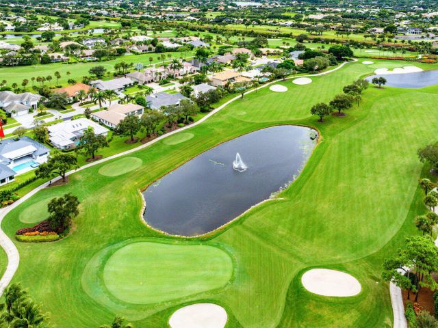 Продажа дома по адресу 16741 Rose Apple Drive - фото 6620001