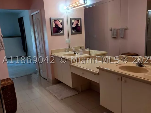 Продажа дома по адресу 16448 SW 67th Ter - фото 9059973