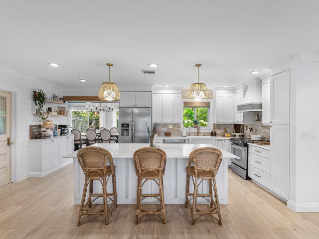 Продажа дома по адресу 499 NE 28th Road - фото 6503382