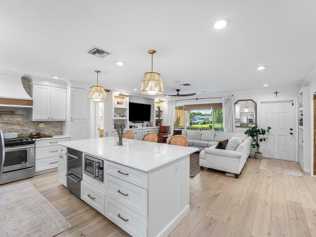 Продажа дома по адресу 499 NE 28th Road - фото 6503383