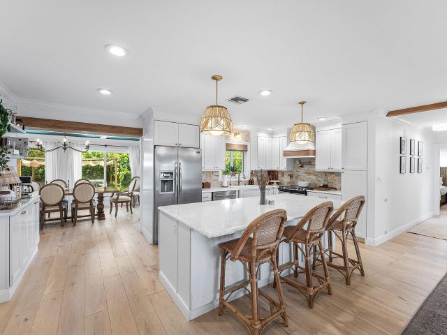 Продажа дома по адресу 499 NE 28th Road - фото 6503384