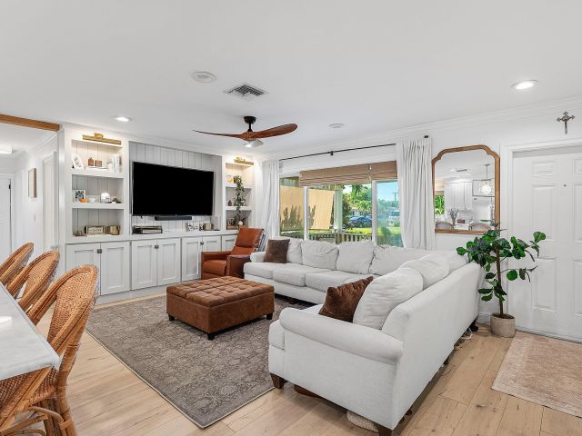 Продажа дома по адресу 499 NE 28th Road - фото 6503387