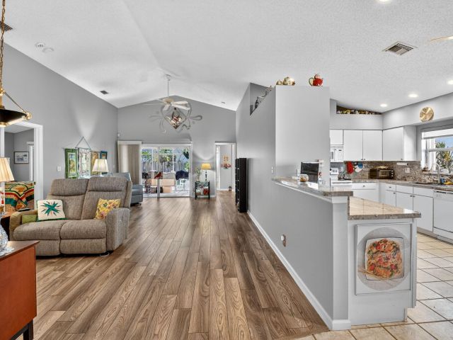 Продажа дома по адресу 7519 Eagle Point Drive - фото 6540087