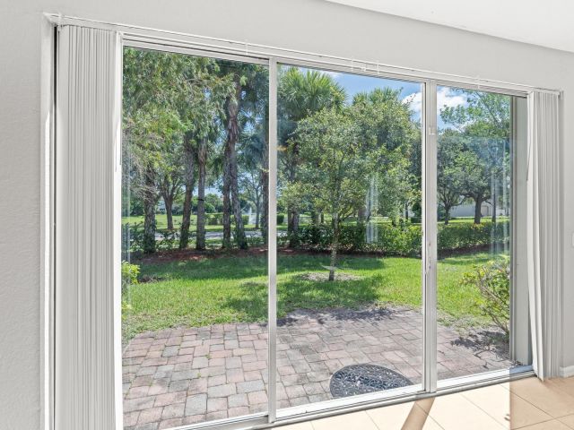 Дом в аренду по адресу 1214 Sweet Violet Court - фото 6713901