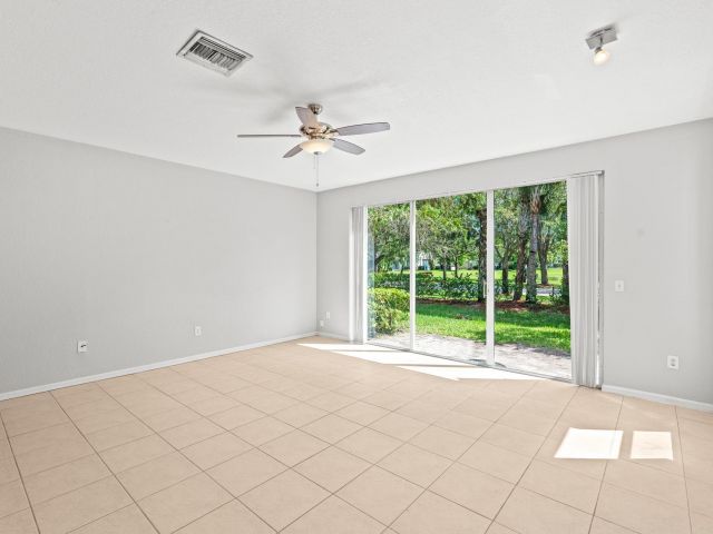 Дом в аренду по адресу 1214 Sweet Violet Court - фото 6713903