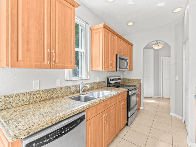 Дом в аренду по адресу 1214 Sweet Violet Court - фото 6713904